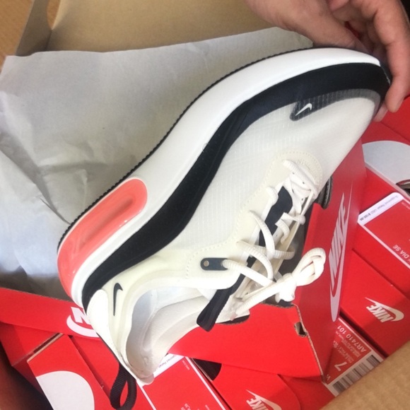 Nike Air Max Dia SE women’s sizes 7 / 7.5 - Picture 2 of 2